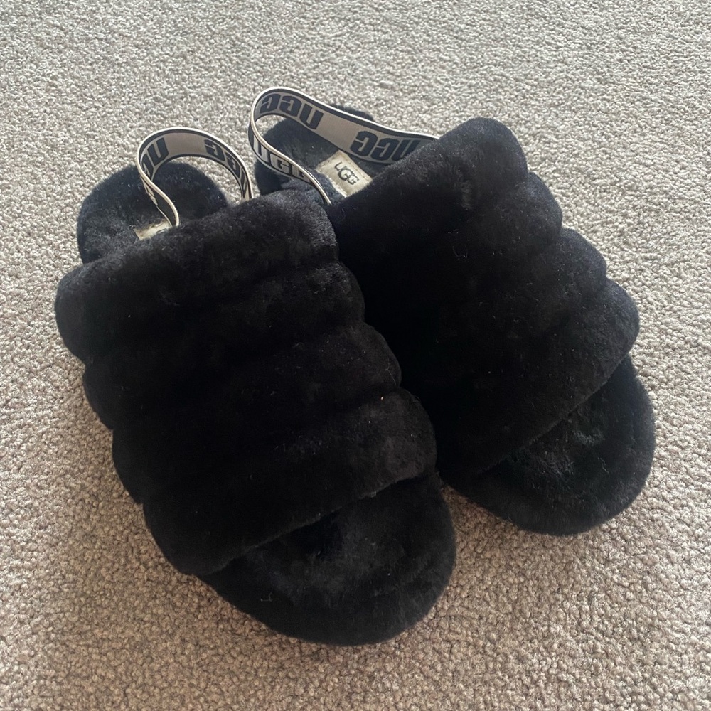 UGG Black Fluff Yeah Slide Slippers with strap Size 9. Barely worn!